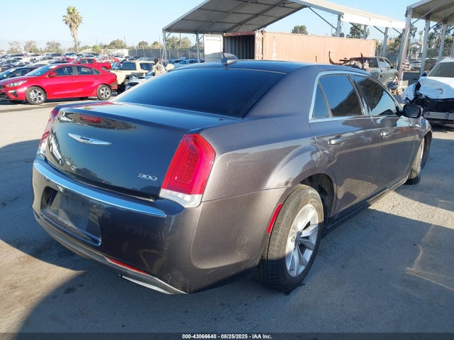 Chrysler 300 2015 2C3CCAAGXFH929675 Image 4