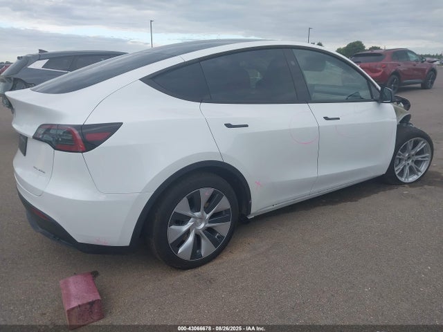 2024 TESLA MODEL Y 7SAYGAEE6RF066823 Photo 3