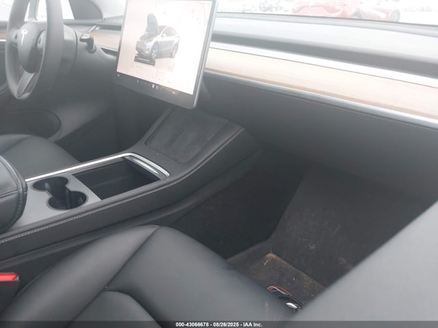 2024 TESLA MODEL Y 7SAYGAEE6RF066823 Photo 4