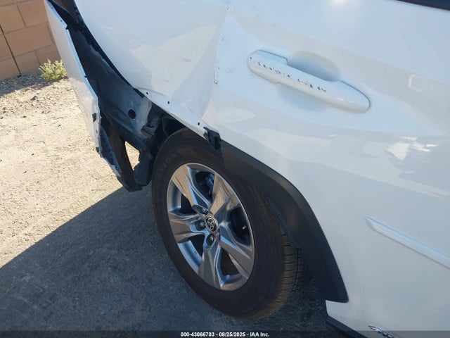 JTMRWRFVXSD305823 Toyota a25a-fxs