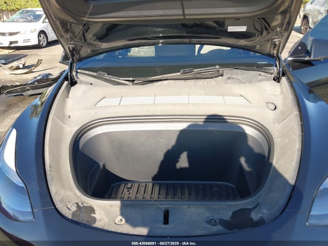 2025 TESLA MODEL Y 7SAYGDED3SF231189 Photo 9