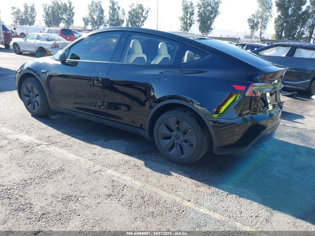2025 TESLA MODEL Y 7SAYGDED3SF231189 Photo 2