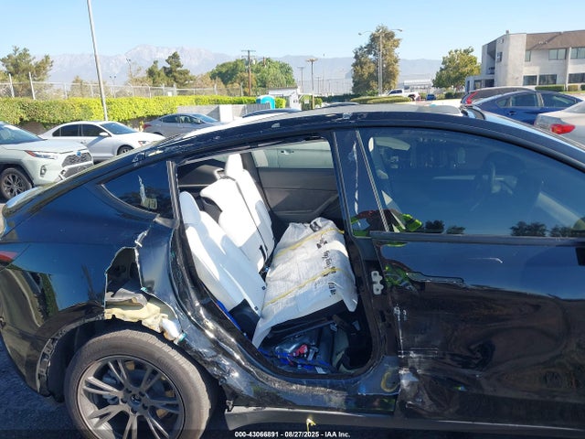 2025 TESLA MODEL Y 7SAYGDED3SF231189 Photo 5