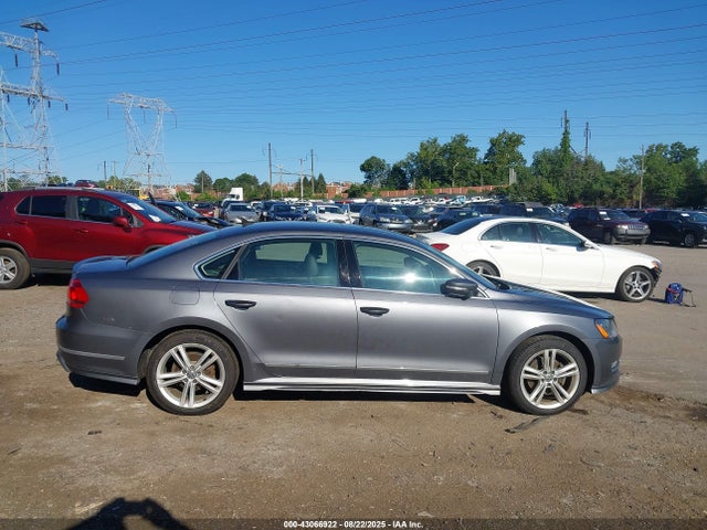 Volkswagen Passat 2015 1VWCM7A36FC025556 Image 13