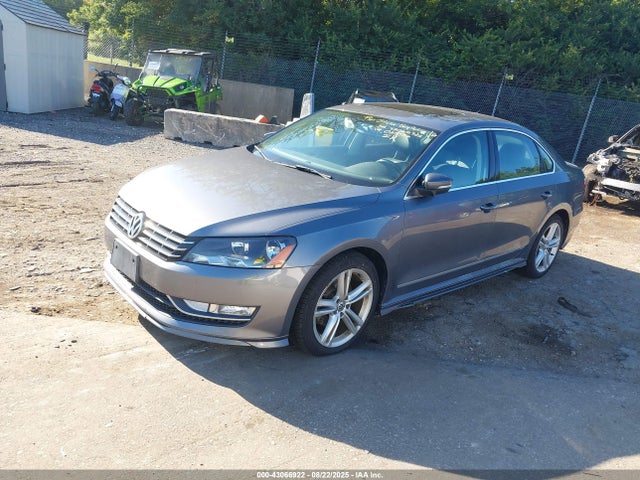 Volkswagen Passat 2015 1VWCM7A36FC025556 Image 2