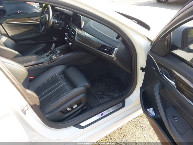 WBAJA9C57JB249394 BMW 530e