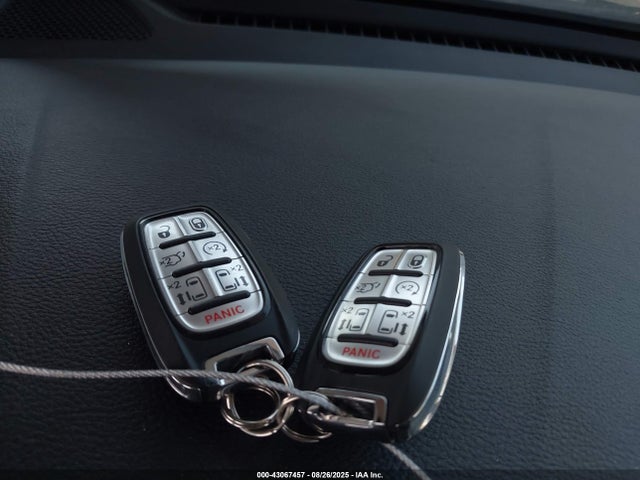 2023 CHRYSLER PACIFICA HYBRID 2C4RC1L70PR584090 Photo 10