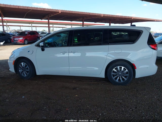 Chrysler Pacifica Hybrid Touring L 2023 2C4RC1L70PR584090 Image 14