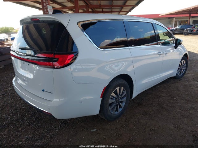 2023 CHRYSLER PACIFICA HYBRID 2C4RC1L70PR584090 Photo 3