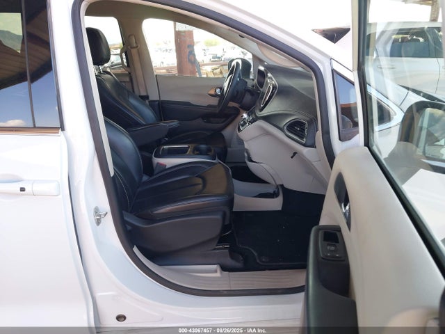 2023 CHRYSLER PACIFICA HYBRID 2C4RC1L70PR584090 Photo 4