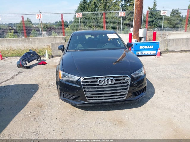 WAUB8GFFXG1054588 Audi A3