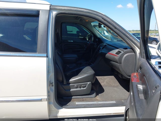 2010 CADILLAC ESCALADE 1GYUKBEF4AR215666 Photo 4