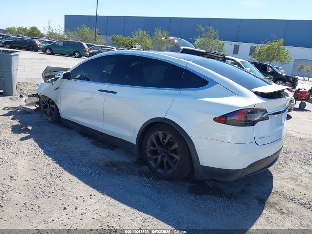 2016 TESLA MODEL X 5YJXCBE46GF018172 Photo 2