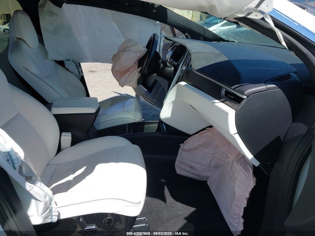 2016 TESLA MODEL X 5YJXCBE46GF018172 Photo 4