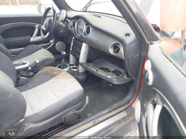 2006 MINI COOPER S WMWRH33516TF85980 Photo 4