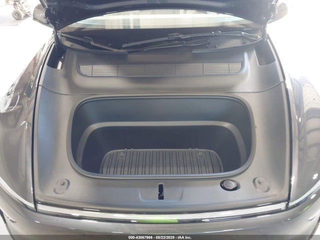 2026 TESLA MODEL Y 7SAYGDEE7TF387729 Photo 9