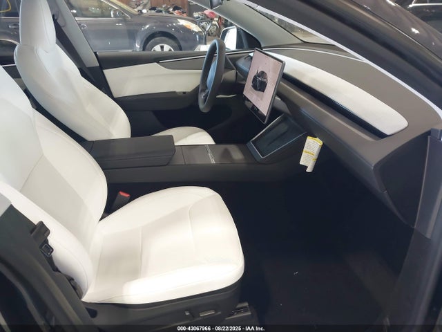 2026 TESLA MODEL Y 7SAYGDEE7TF387729 Photo 4