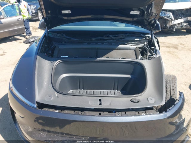2026 TESLA MODEL Y 7SAYGDED9TF404831 Photo 9