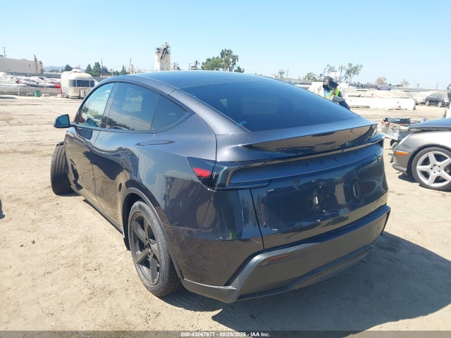 2026 TESLA MODEL Y 7SAYGDED9TF404831 Photo 2
