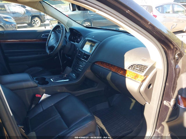 2LMHJ5AT6KBL00147 Lincoln Mkt Reserve