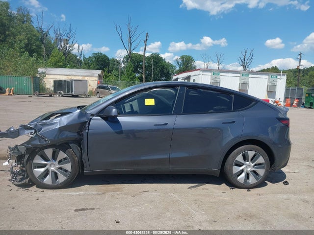 7SAYGDEEXNF401447 Tesla Model Y