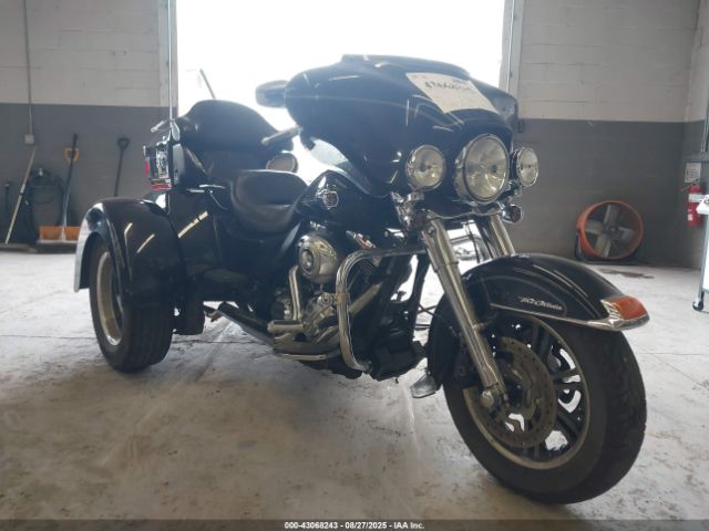 2011 HARLEY-DAVIDSON FLHTCUTG 1HD1MAM13BB853032