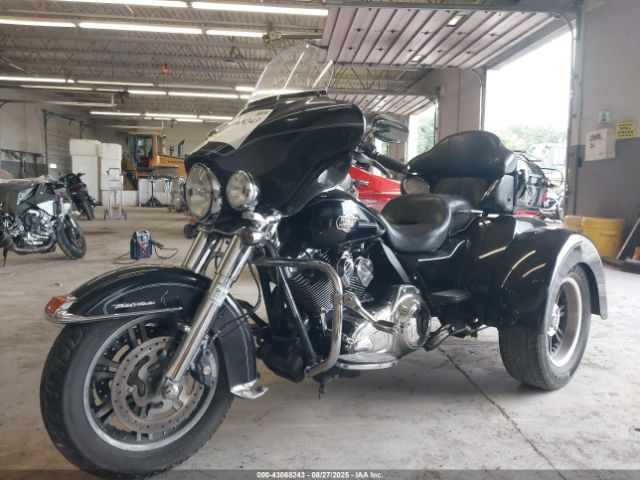 2011 HARLEY-DAVIDSON FLHTCUTG 1HD1MAM13BB853032 Photo 1