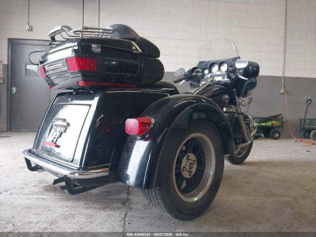 2011 HARLEY-DAVIDSON FLHTCUTG 1HD1MAM13BB853032 Photo 3