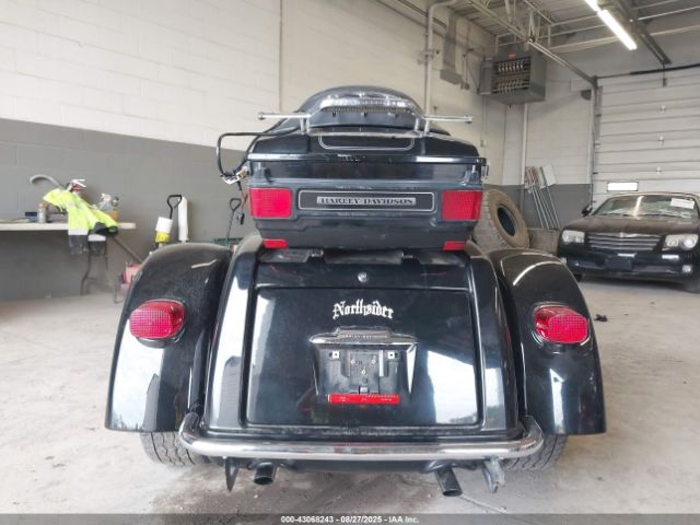 2011 HARLEY-DAVIDSON FLHTCUTG 1HD1MAM13BB853032 Photo 5