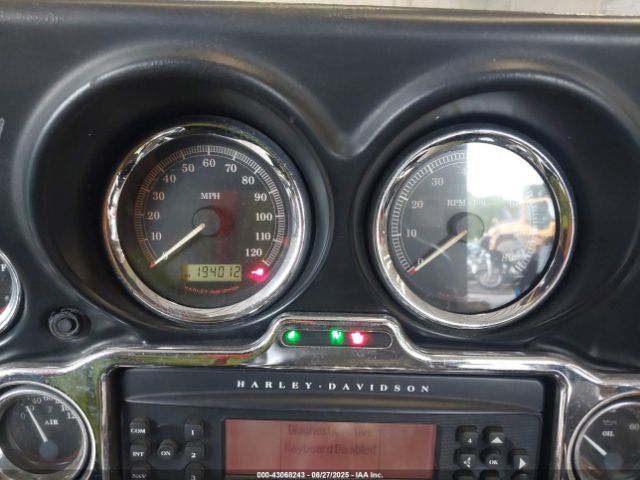 2011 HARLEY-DAVIDSON FLHTCUTG 1HD1MAM13BB853032 Photo 6