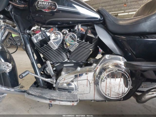 2011 HARLEY-DAVIDSON FLHTCUTG 1HD1MAM13BB853032 Photo 8