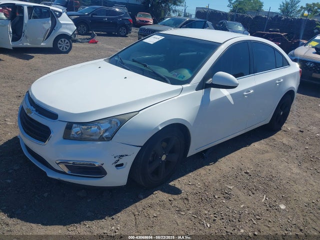 Chevrolet LUV 2015 1G1PE5SB3F7276175 Image 2