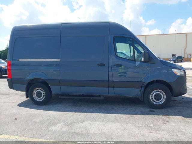 WD4PF0CD7KP061020 Mercedes-Benz om 642 with brake assist