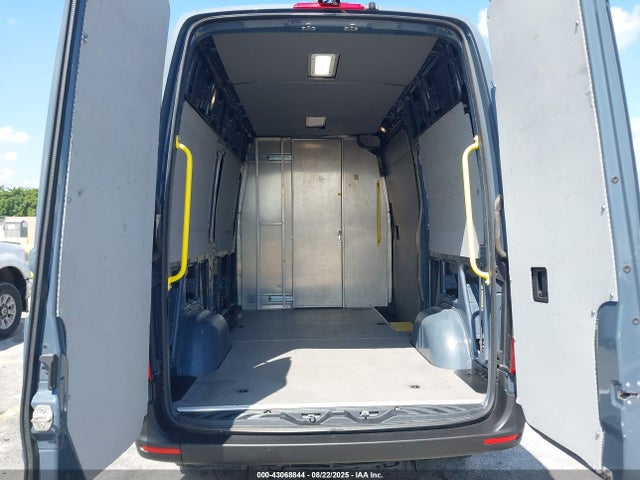 WD4PF0CD7KP061020 Mercedes-Benz om 642 with brake assist