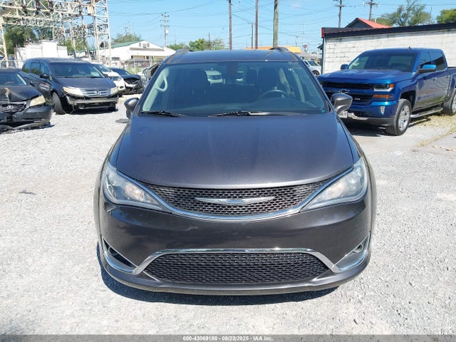 43069180 :رقم المزاد ، 2C4RC1BG6JR152015 vin ، 2018 Chrysler Pacifica Touring L مزاد بيع