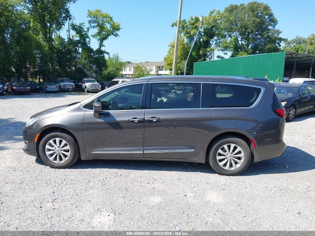 43069180 :رقم المزاد ، 2C4RC1BG6JR152015 vin ، 2018 Chrysler Pacifica Touring L مزاد بيع