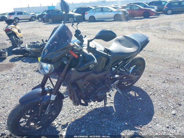 Yamaha FZ09 2016 JYARN33E7GA009876 Image 2