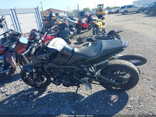 Yamaha FZ09 2016 JYARN33E7GA009876 Image 13