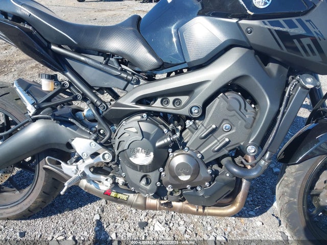Yamaha FZ09 2016 JYARN33E7GA009876 Image 8