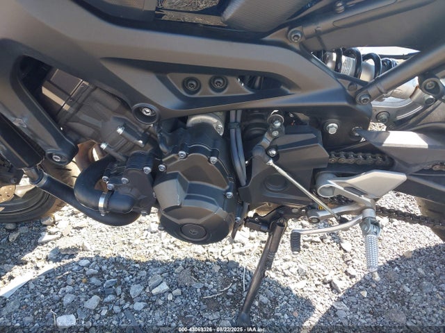 Yamaha FZ09 2016 JYARN33E7GA009876 Image 9