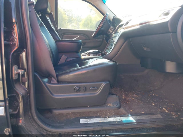 2011 CADILLAC ESCALADE ESV 1GYS3JEF6BR234834 Photo 4