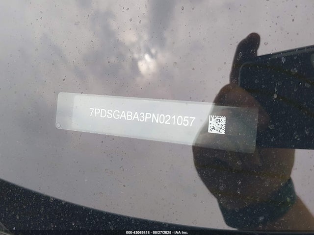 Rivian R1s 2023 7PDSGABA3PN021057 Image 9