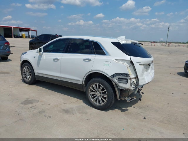 2018 CADILLAC XT5 1GYKNCRS4JZ123453 Photo 2