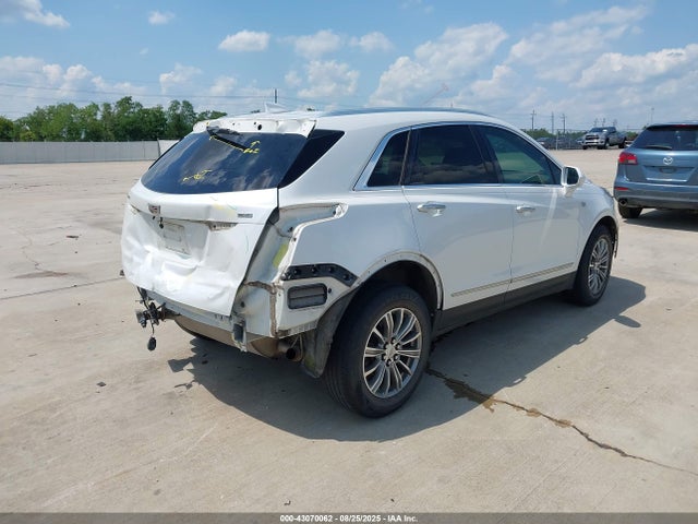 2018 CADILLAC XT5 1GYKNCRS4JZ123453 Photo 3