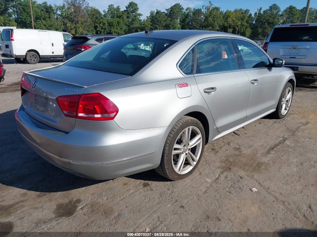 Volkswagen Passat 2014 1VWCN7A31EC106704 Image 4