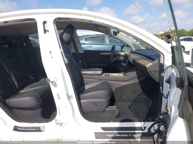 2023 TESLA MODEL Y 7SAYGDEE9PA081795 Photo 4