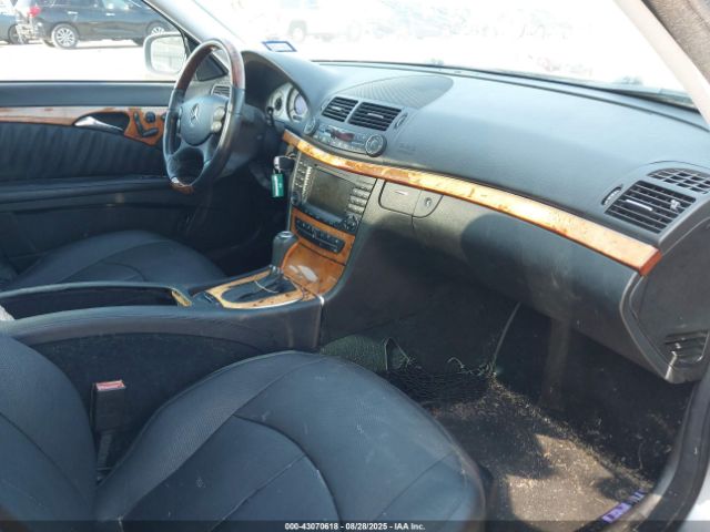 2008 MERCEDES-BENZ E 550 WDBUF72XX8B262352 Photo 4