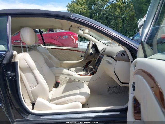 2008 MERCEDES-BENZ CLK 550 WDBTK72F68T098624 Photo 4