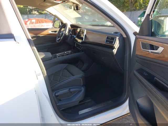43070678 :رقم المزاد ، 1V2HR2CA8RC531434 vin ، 2024 Volkswagen Atlas 2.0t Se W/technology مزاد بيع