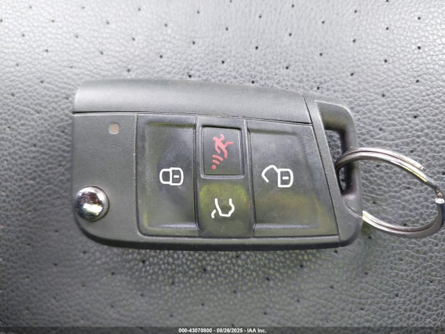 3VW217AU1FM049520 Volkswagen Golf